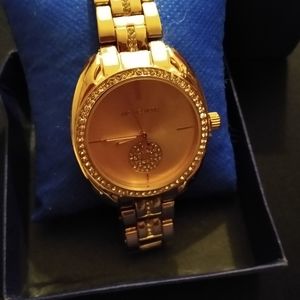 Rose Gold woman's casual watch